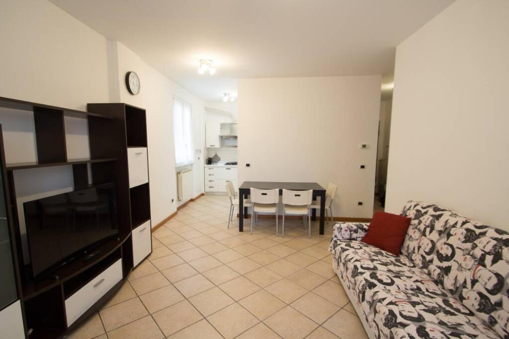 ואראצה Appartamento Ristrutturato Con Terrazzo מראה חיצוני תמונה