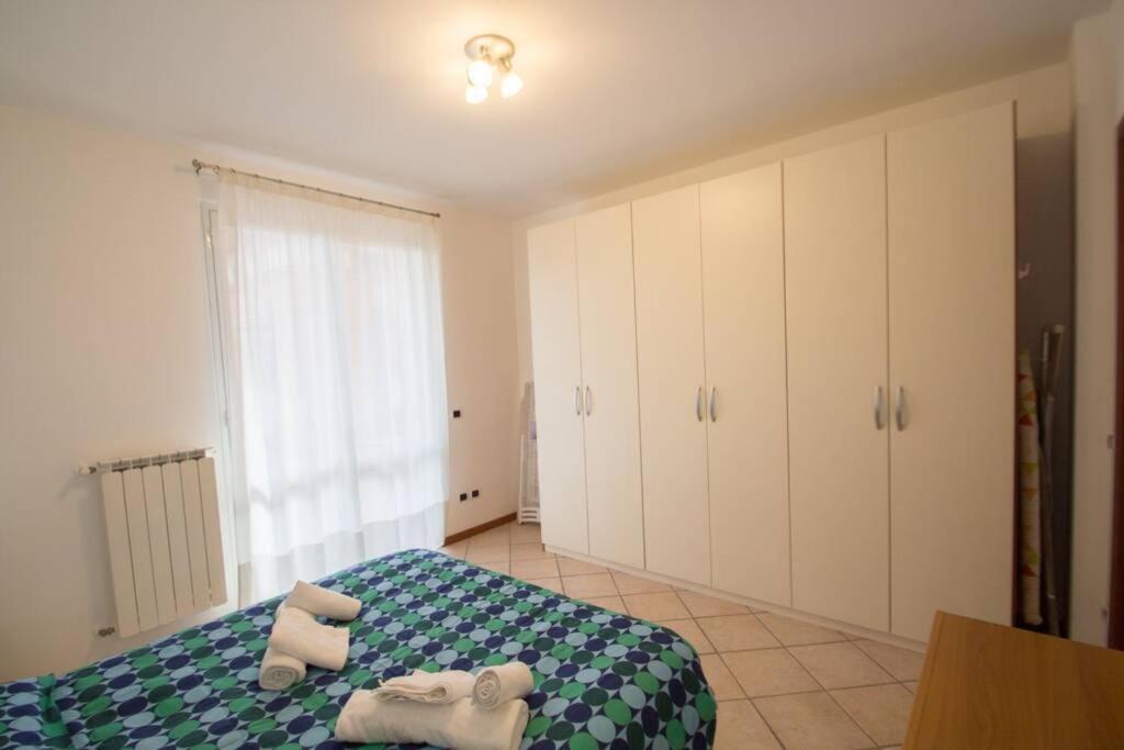 ואראצה Appartamento Ristrutturato Con Terrazzo מראה חיצוני תמונה